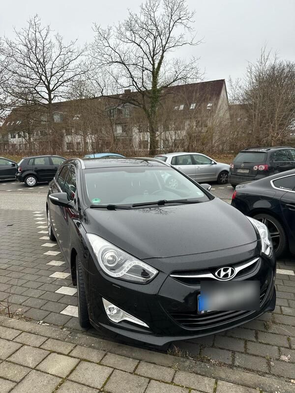 Schwarz Gebraucht 2013 Hyundai i40 Kombi | 6.500 € (Fairer Preis) - Bild 1/4