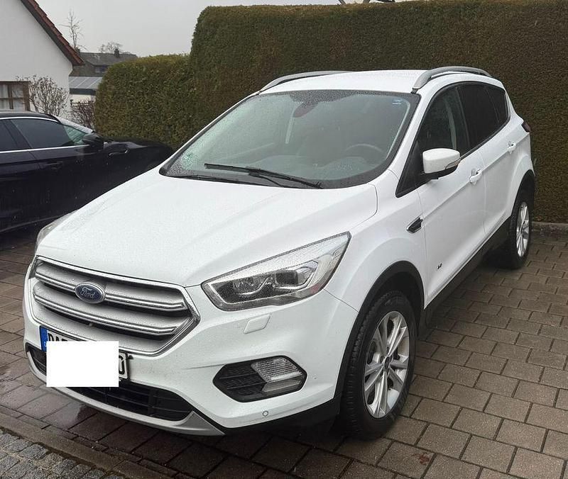 Weiß Gebraucht 2017 Ford Kuga Titanium SUV | 15.400 € (Fairer Preis) - Bild 1/4