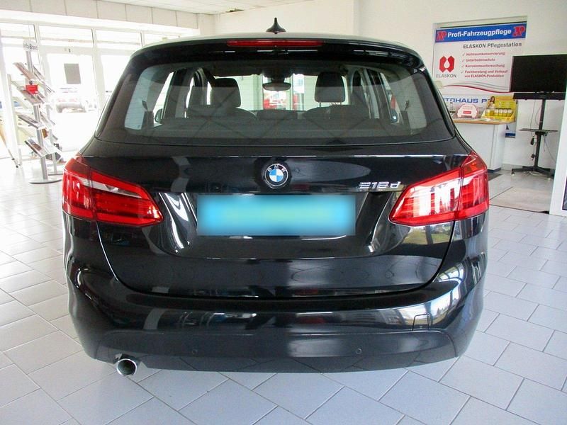 Gebraucht BMW 216 Basis 116 PS (85 kW) 2018 Schwarz Kombi