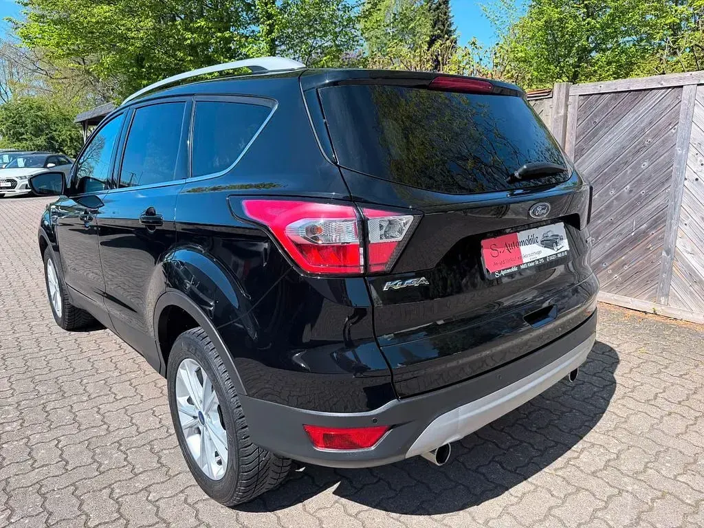 Gebraucht Ford Kuga Titanium 150 PS (110 kW) 2017 Schwarz SUV