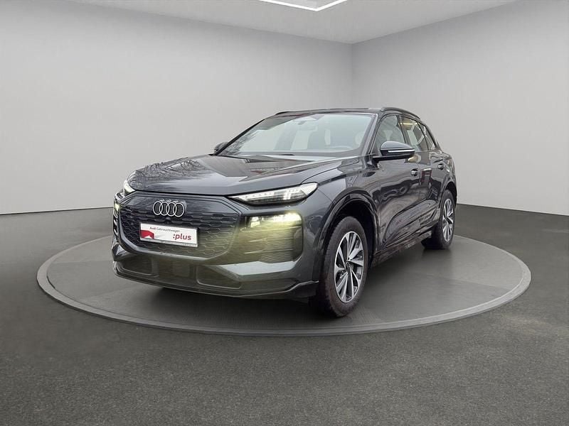 Używany Audi Q6 e-tron Performance 225 kW (306 KM) 2025 Szary SUV