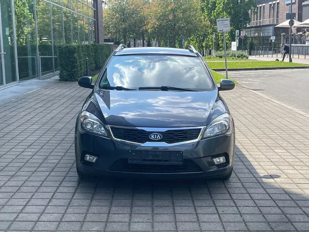 Gebraucht Kia Ceed Sportswagon Vision 109 PS (80 kW) 2010 Grau Kombi