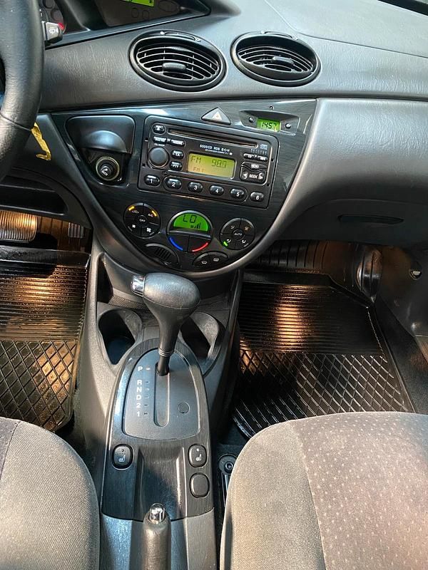 Usata Ford Focus 100 CV (73 kW) 2001 Berlina