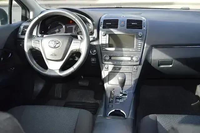 Gebraucht Toyota Avensis Executive 152 PS (111 kW) 2011 Grau Kombi