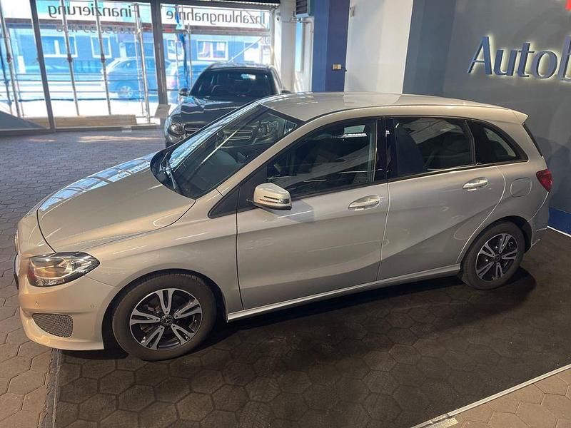 Gebraucht Mercedes B180 122 PS (89 kW) 2017 Silber Van / Kleinbus