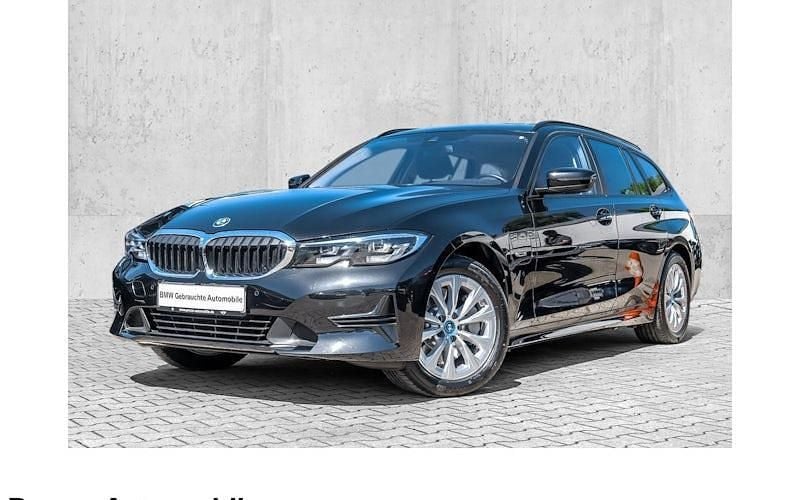 Schwarz Gebraucht 2022 BMW 330e Advantage Kombi | 27.790 € (Superpreis) - Bild 1/4