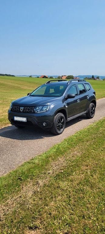 Grau Gebraucht 2022 Dacia Duster Essentiel SUV | 14.999 € (Superpreis) - Bild 1/4