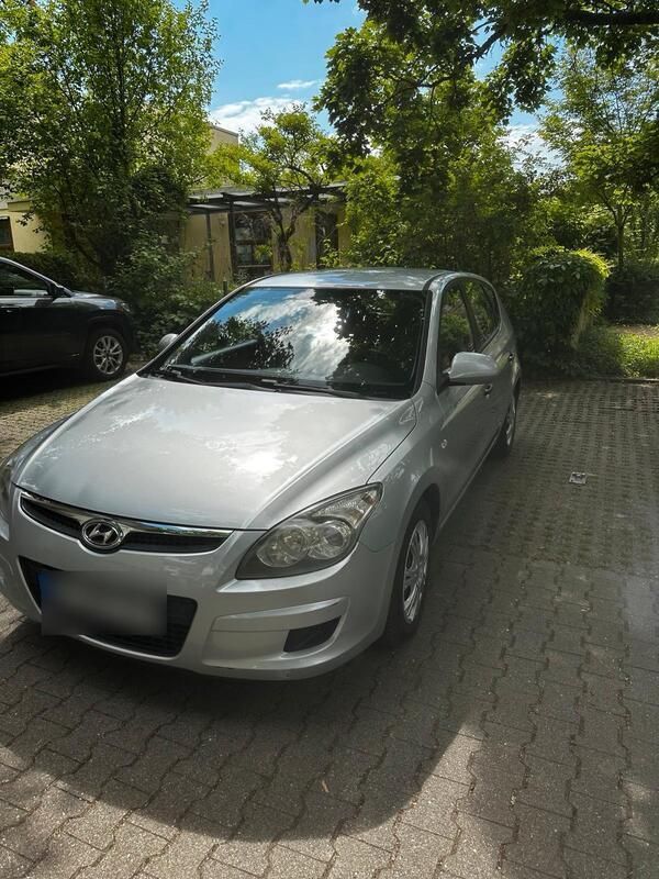 Silber Gebraucht 2009 Hyundai i30 Kleinwagen | 3.300 € (Fairer Preis) - Bild 1/4