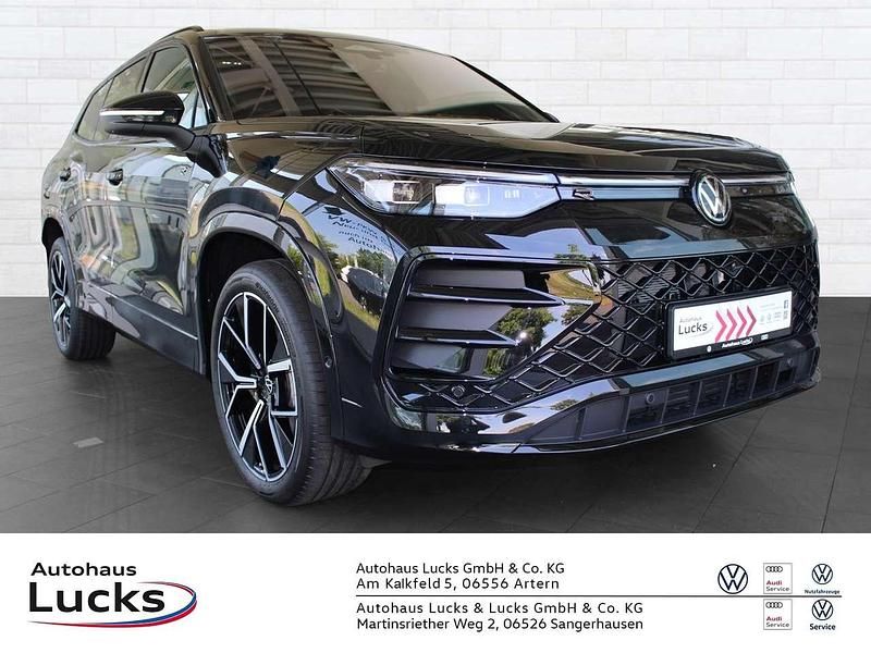 Schwarz (grenadillschwarz metallic) Neu 2025 VW Tayron R-line SUV | 61.819 € (Fairer Preis) - Bild 1/4