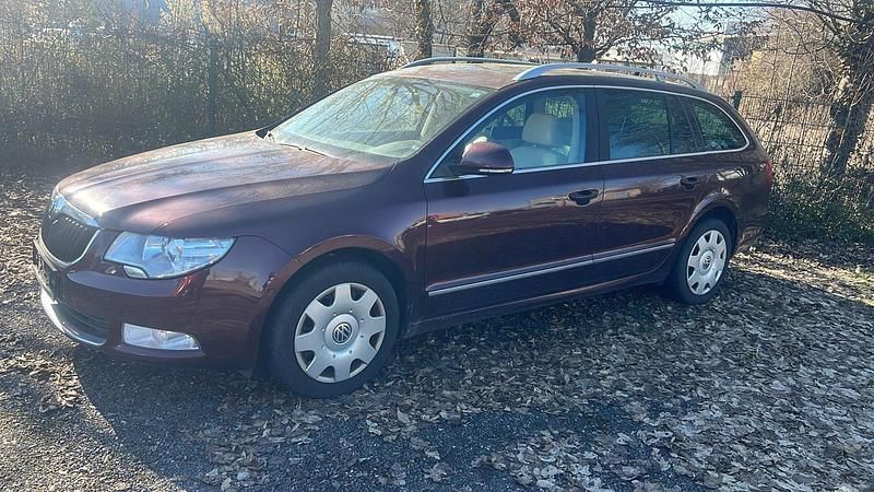Gebraucht Skoda Superb 160 PS (117 kW) 2011 Braun Kombi