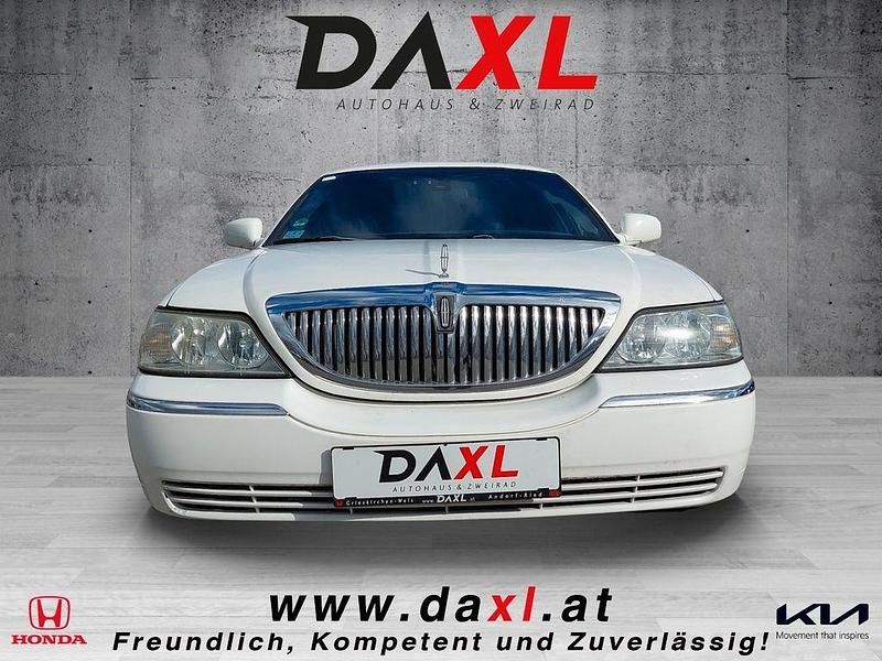 Gebraucht Lincoln Town Car 242 PS (177 kW) 2002 Weiß Limousine