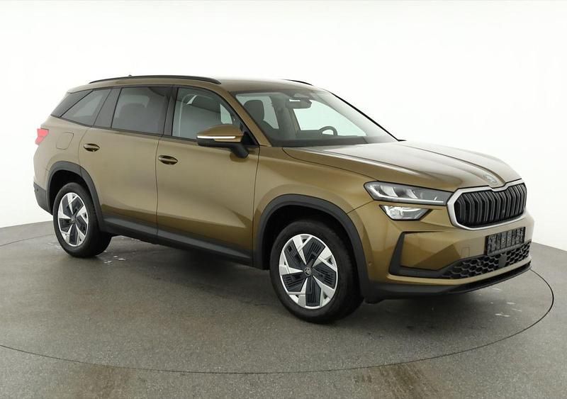 Neu Skoda Kodiaq Selection 193 PS (141 kW) 2026 Gold bronze metallic SUV