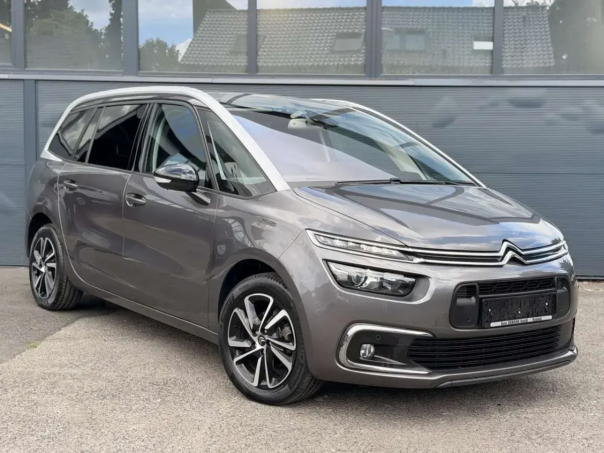 Gebraucht Citroën C4 Shine 131 PS (96 kW) 2022 Lackierung platiniumgrau/typ Van / Kleinbus