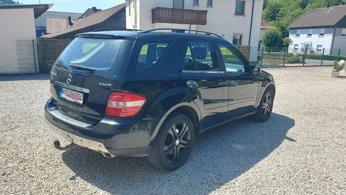 Gebraucht Mercedes ML320 224 PS (164 kW) 2007 Obsidianschwarz  metalliclack SUV