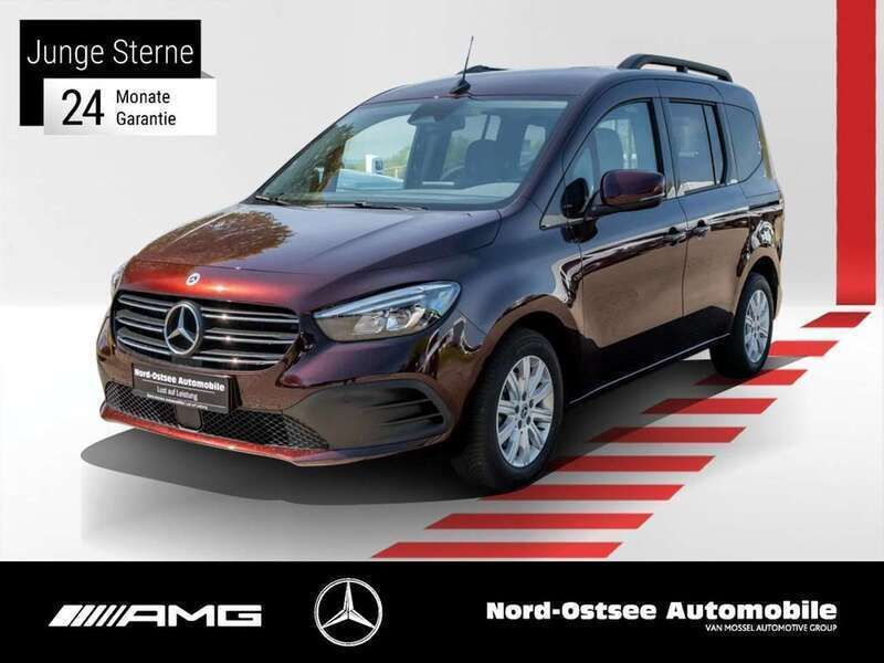 Rubellitrot metallic Gebraucht 2023 Mercedes T180 Van / Kleinbus | 26.490 € (Guter Preis) - Bild 1/4