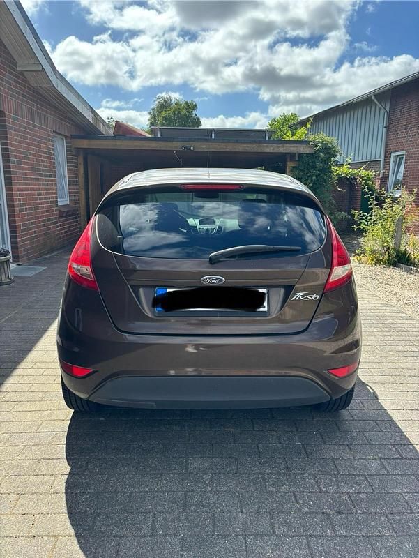 Gebraucht Ford Fiesta 60 PS (44 kW) 2012 Braun Kleinwagen