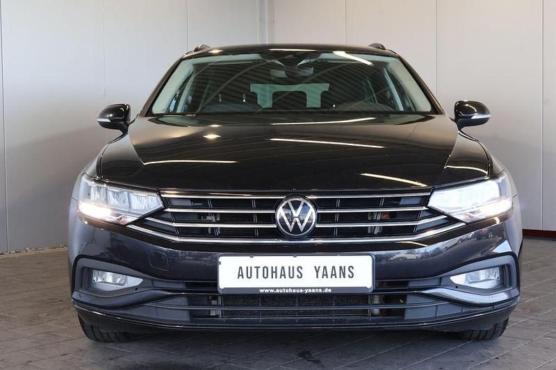 Gebraucht VW Passat 150 PS (110 kW) 2022 Schwarz Kombi