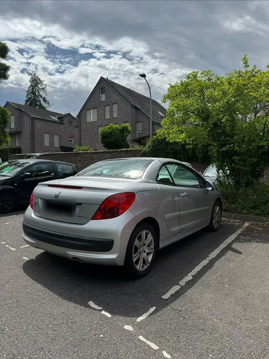 Gebraucht Peugeot 207 CC 120 PS (88 kW) 2009 Silber Cabrio