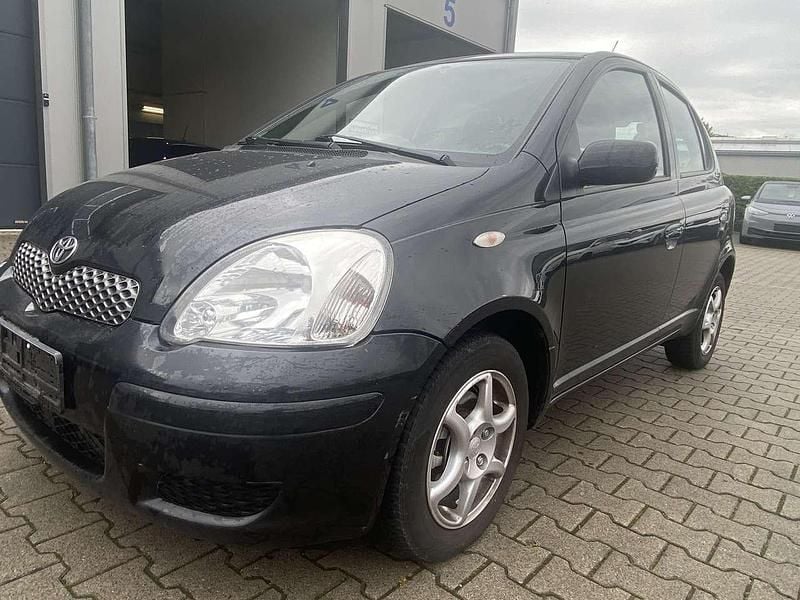 Night time black Gebraucht 2004 Toyota Yaris Sol Kleinwagen | 2.750 € (Etwas zu teuer) - Bild 1/4