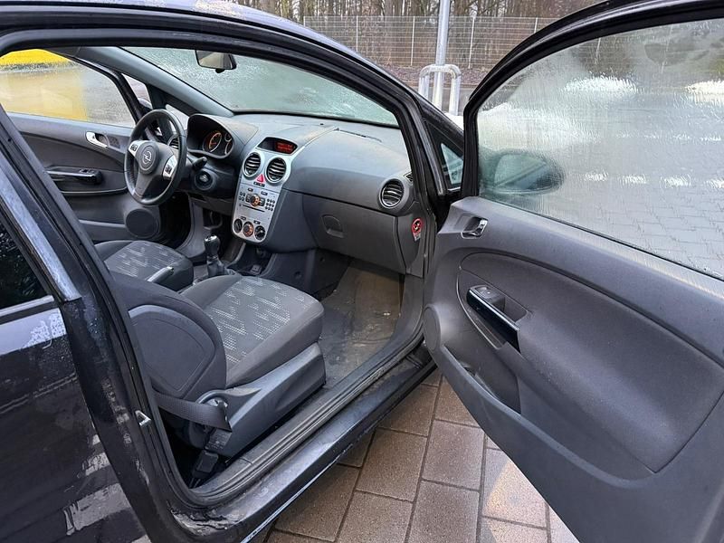 Second-hand Opel Corsa Selection 69 CP (50 kW) 2011 Negru Hatchback