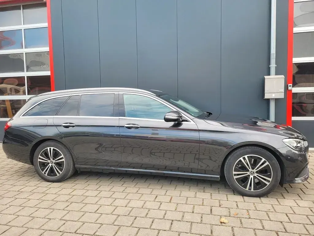 Gebraucht Mercedes E220 Avantgarde 200 PS (147 kW) 2023 Grau Limousine