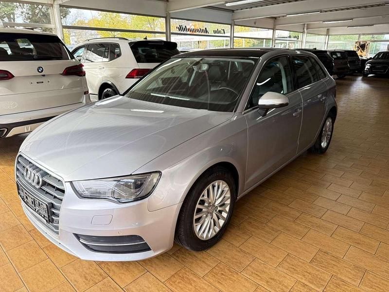 Florettsilber metallic Gebraucht 2014 Audi A3 Ambiente Limousine | 12.499 € (Fairer Preis) - Bild 1/4