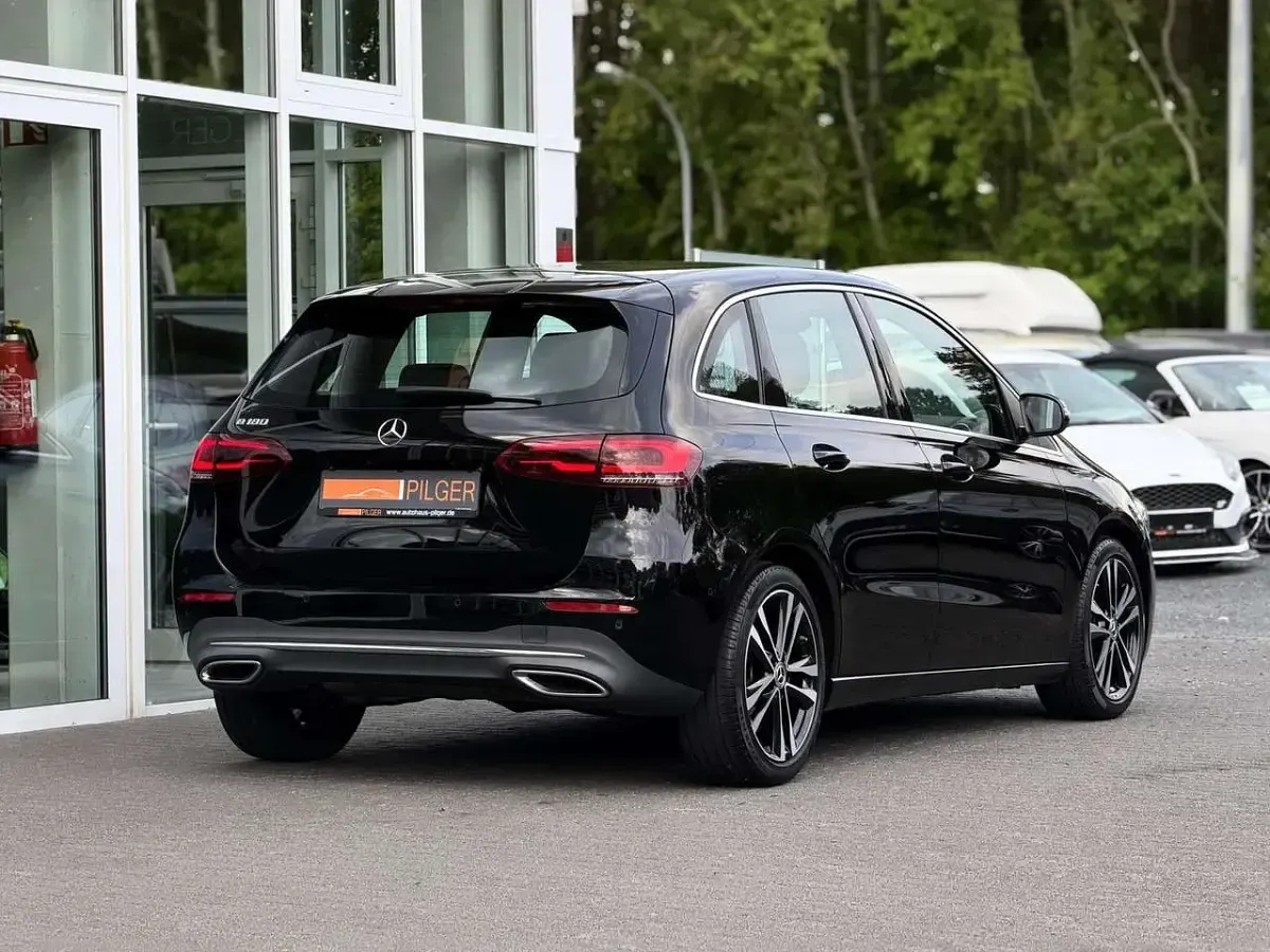 Gebraucht Mercedes B180 Edition 136 PS (100 kW) 2019 Schwarz Kleinwagen