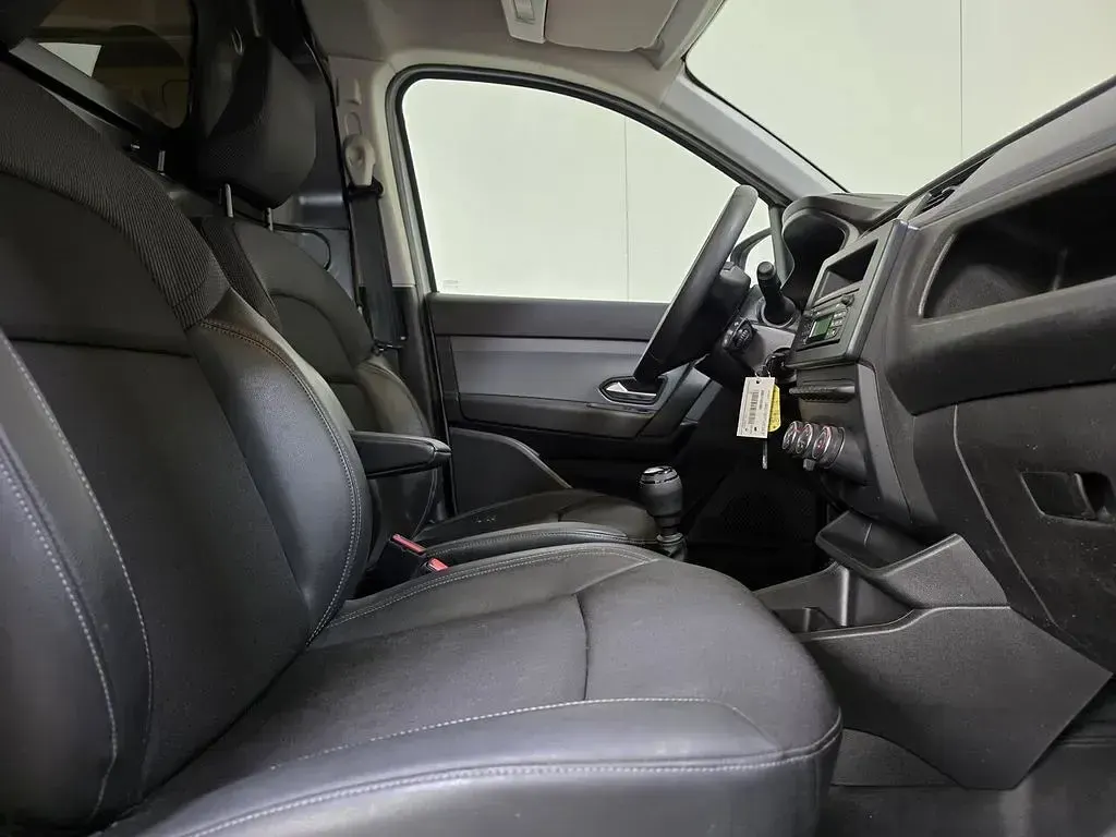 Używany Renault Express 102 KM (75 kW) 2023 Biały Minivan