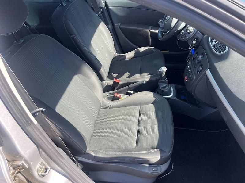 Gebraucht Renault Clio GrandTour Dynamique 101 PS (74 kW) 2010 Silber Kombi