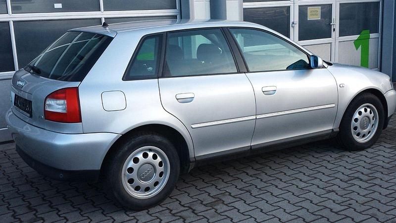 Gebraucht Audi A3 Attraction 102 PS (75 kW) 2002 Silber Kleinwagen