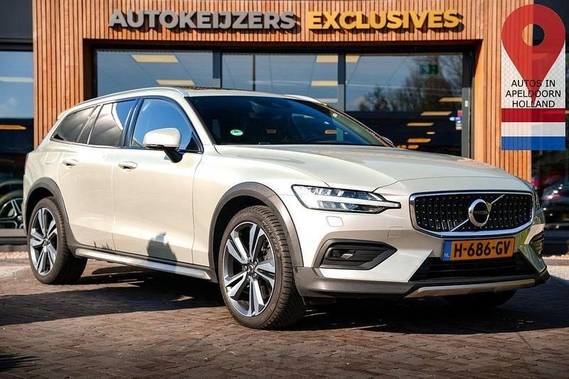 726 birch light metallic Gebraucht 2020 Volvo V60 CC Pro Kombi | 29.151 € (Fairer Preis) - Bild 1/4