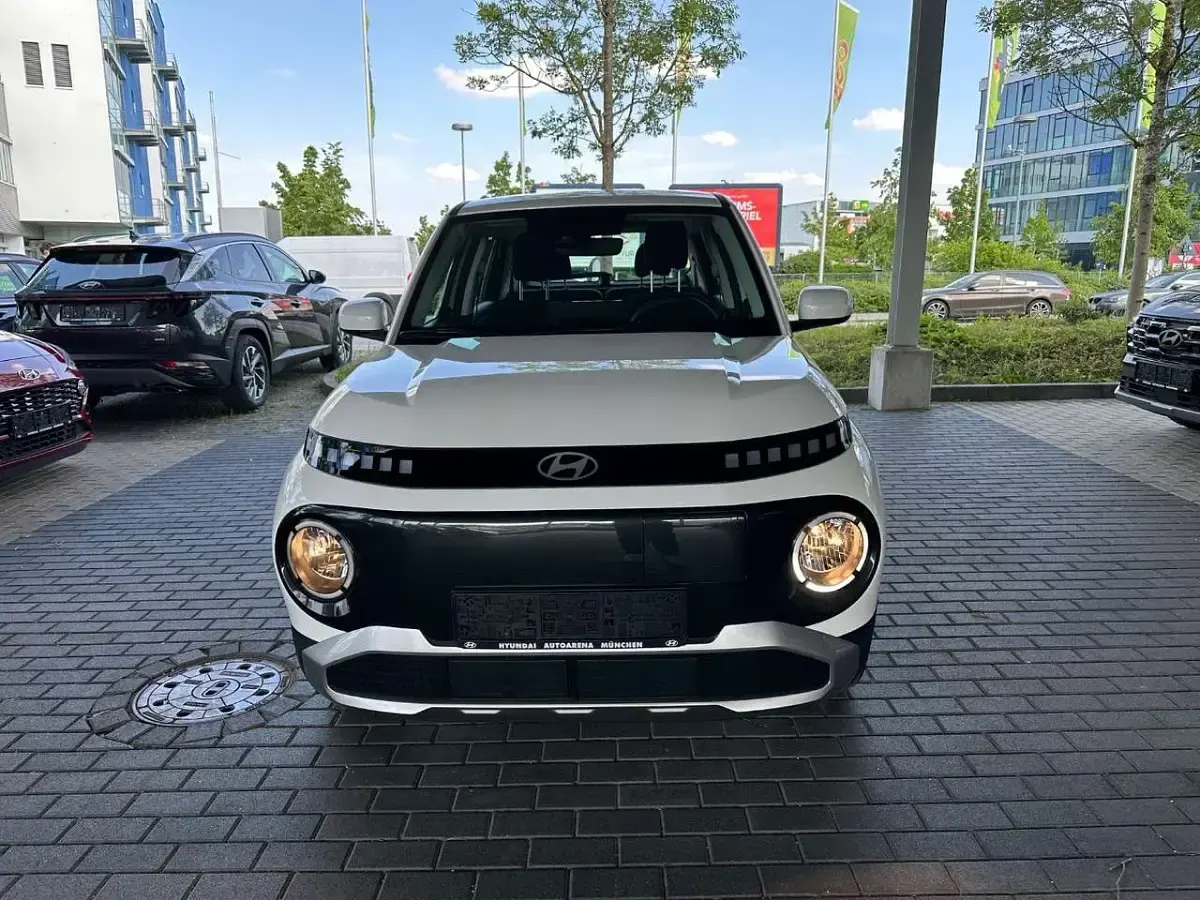 Neu Hyundai Inster Select 71 kW (97 PS) 2025 Atlas white / sol Kleinwagen