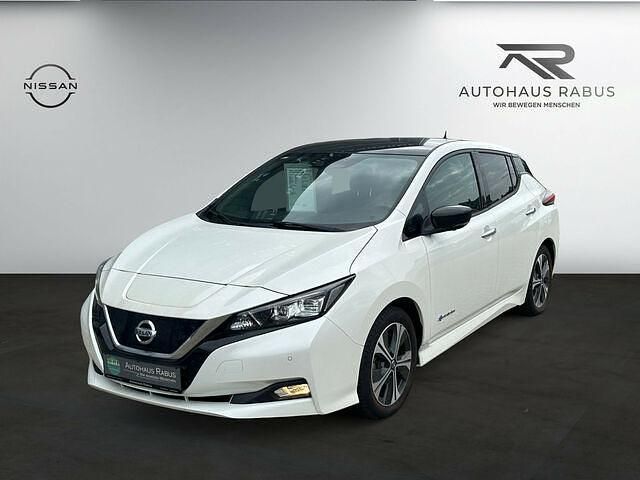 Gebraucht Nissan Leaf N-Connecta 110 kW (150 PS) 2019 Pearl white pearleffekt/dach black met Kleinwagen