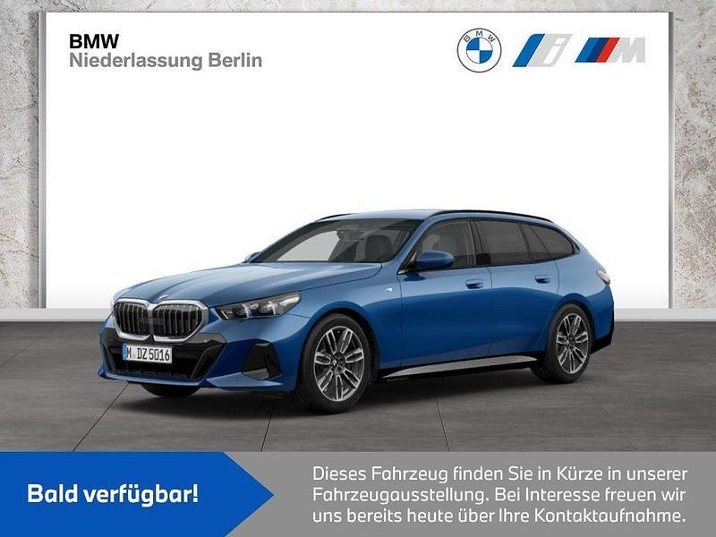 Blau Gebraucht 2024 BMW 520 Comfort Edition Kombi | 52.880 € (Superpreis) - Bild 1/4