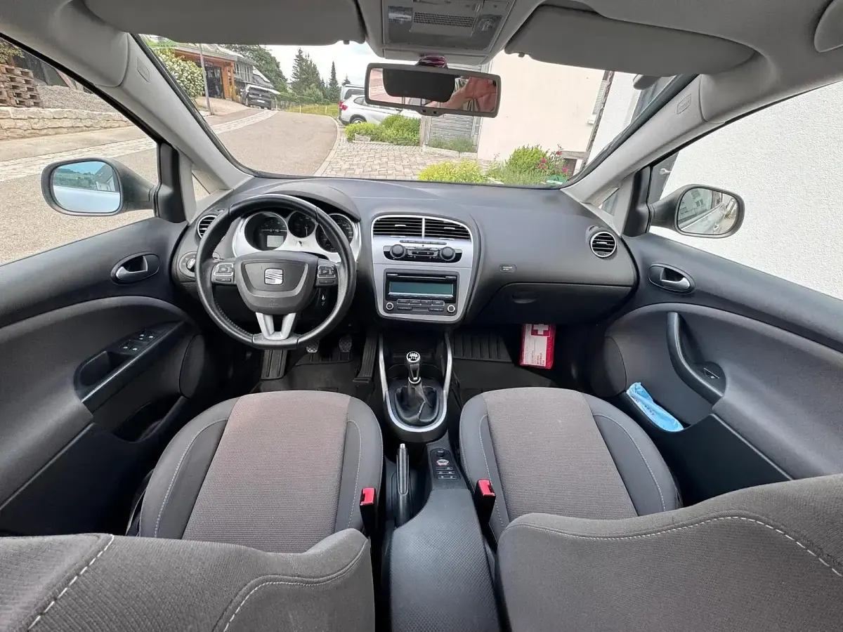 Gebraucht Seat Altea 105 PS (77 kW) 2011 Silber Limousine