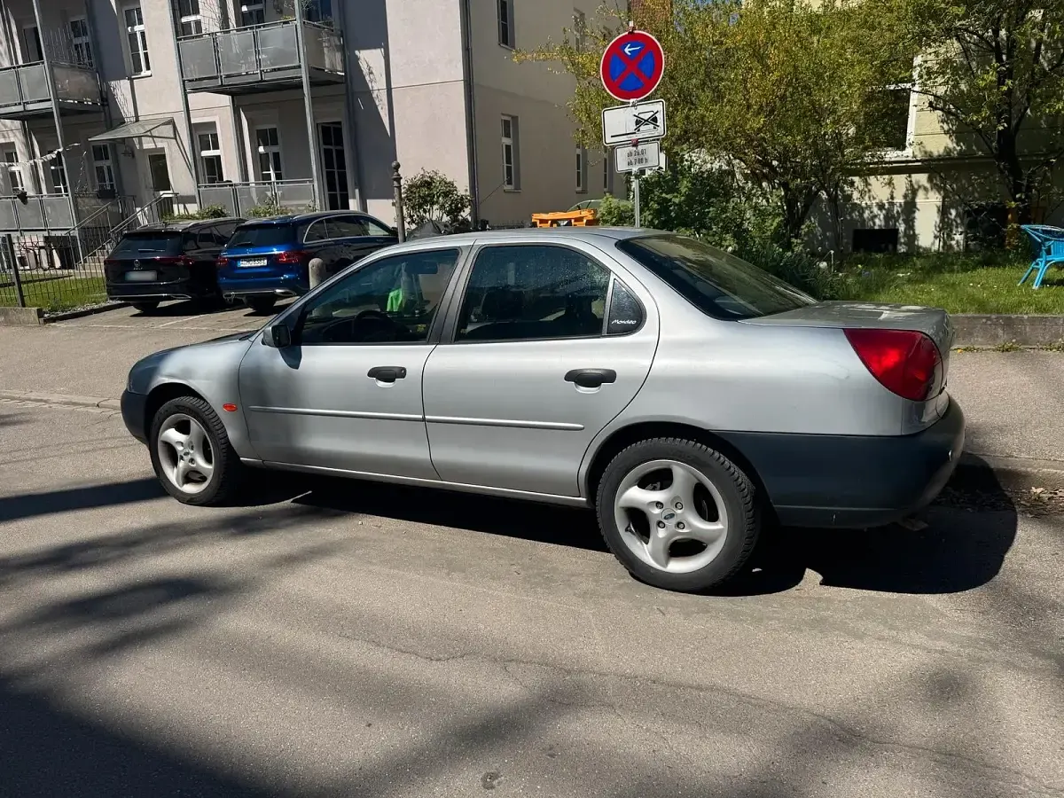 Gebraucht Ford Mondeo 130 PS (95 kW) 2000 Silber Limousine