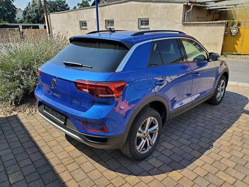 Neu VW T-Roc Life 150 PS (110 kW) 2025 Ravennablau metallic SUV
