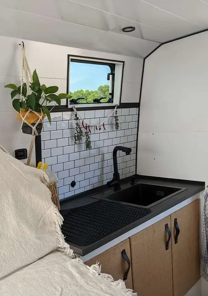 Second-hand Iveco Daily 116 CP (85 kW) 2008 Albastru Van