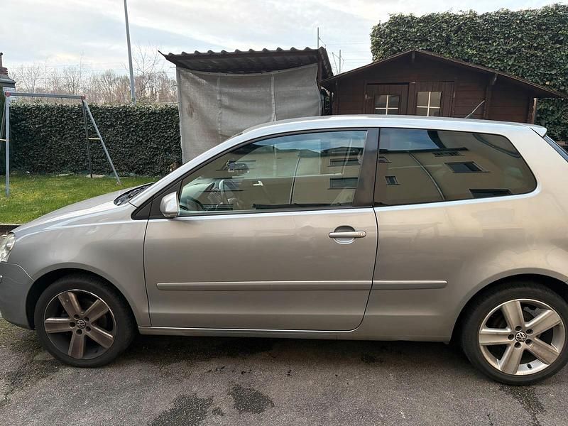 Gebraucht VW Polo 80 PS (58 kW) 2009 Grau Kleinwagen