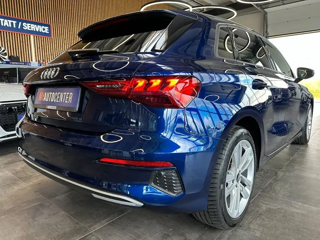 Gebraucht Audi A3 Ambiente 150 PS (110 kW) 2023 Blau Limousine