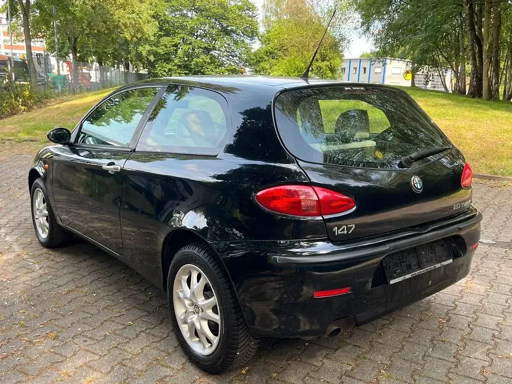 Gebraucht Alfa Romeo 147 Distinctive 150 PS (110 kW) 2001 Schwarz Kleinwagen