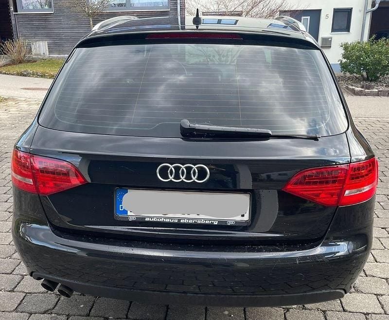 Gebraucht Audi A4 Attraction 143 PS (105 kW) 2011 Schwarz Kombi