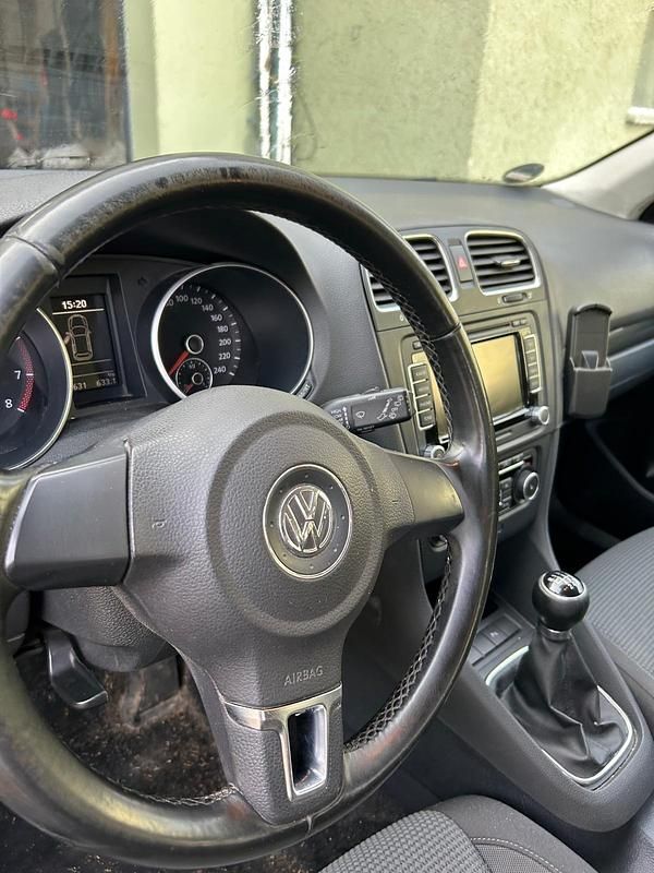 Gebraucht VW Golf VI 122 PS (89 kW) 2011 Blau Kleinwagen