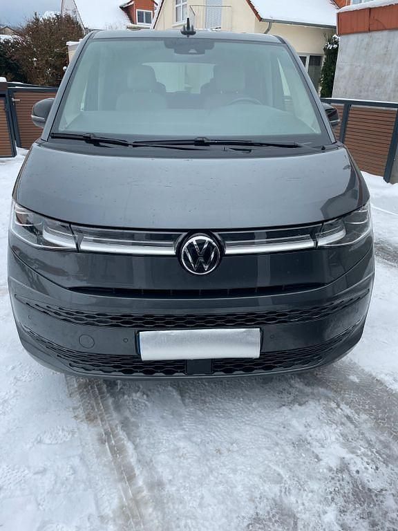 Grau Gebraucht 2024 VW Multivan Style Van | 51.700 € (Fairer Preis) - Bild 1/4