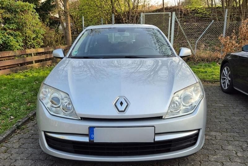 Gebraucht Renault Laguna III Expression 110 PS (80 kW) 2010 Silber Limousine