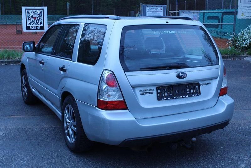 Käytetty Subaru Forester Active 158 HP (116 kW) 2006 Hopea Katumaasturi