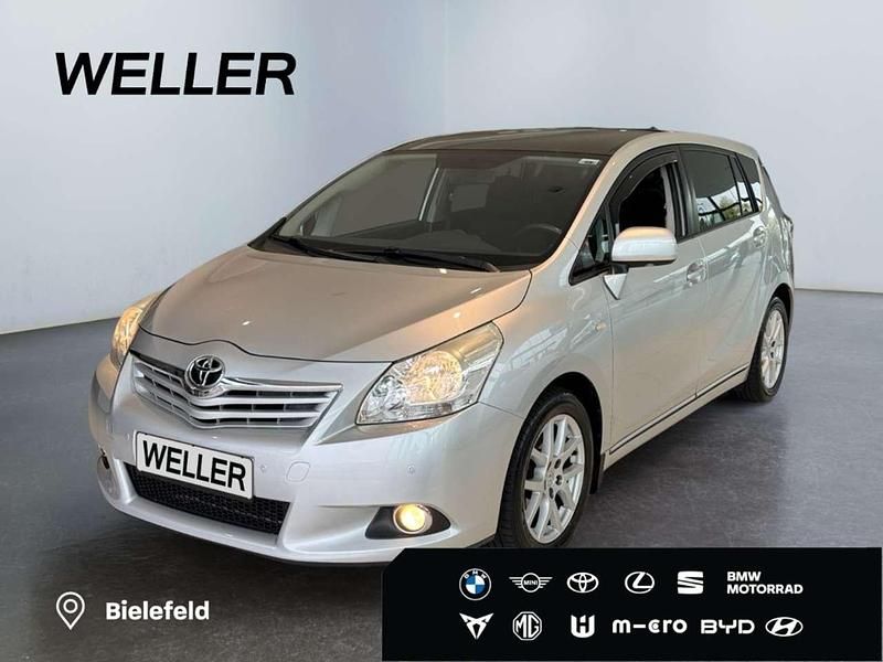 Silber Gebraucht 2012 Toyota Verso Travel Van / Kleinbus | 7.990 € (Fairer Preis) - Bild 1/3