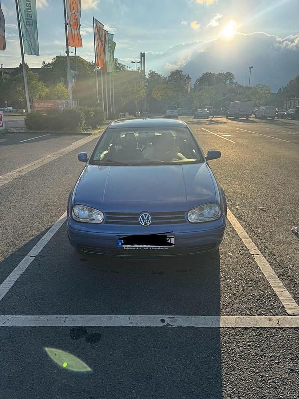 Blau Gebraucht 1999 VW Golf IV Kleinwagen | 1.590 € (Guter Preis) - Bild 1/4