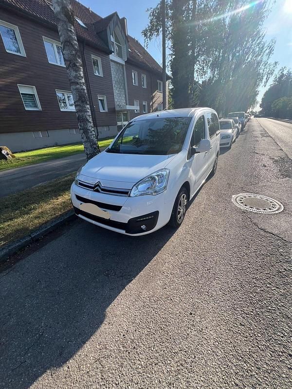 Weiß Gebraucht 2016 Citroën Berlingo Van / Kleinbus | 12.000 € - Bild 1/4