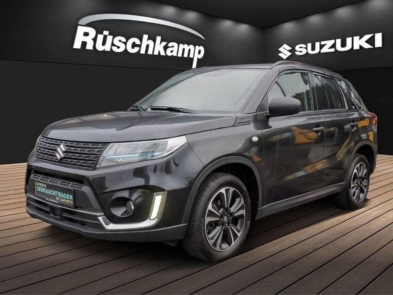 Schwarz Gebraucht 2021 Suzuki Vitara Club SUV | 15.680 € (Guter Preis) - Bild 1/4